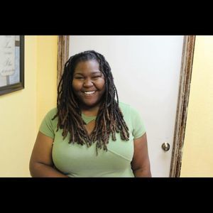 Meet your Posher, Crishelle